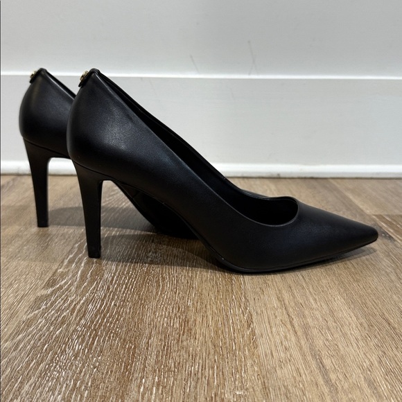 Michael Kors Size 10 Black Heels - Picture 10 of 12